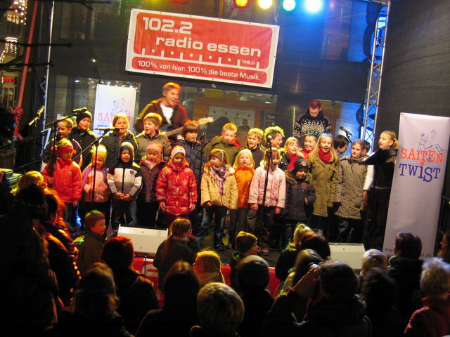 gal/2007/2007 Lichblicke Radio Essen Weihnachtsmarkt/2007 Saitentwist Lichtblicke Radio Essen Weihnachtsmarkt 8.12. 047.jpg